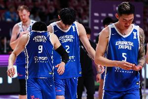 陈盈骏：这场蛮可惜会继续努力 关键时刻要把握机会 比的就是这个